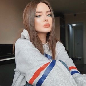 Meet your Posher, Dounia